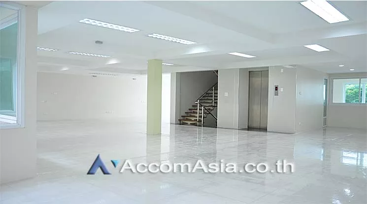 8  Office Space For Sale in silom ,Bangkok BTS Sala Daeng AA13147